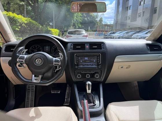 VOLKSWAGEN JETTA 2.0 COMFORTLINE FLEX 4P TIPTRONIC